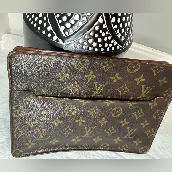 Authentic Louis Vuitton pochette homme
